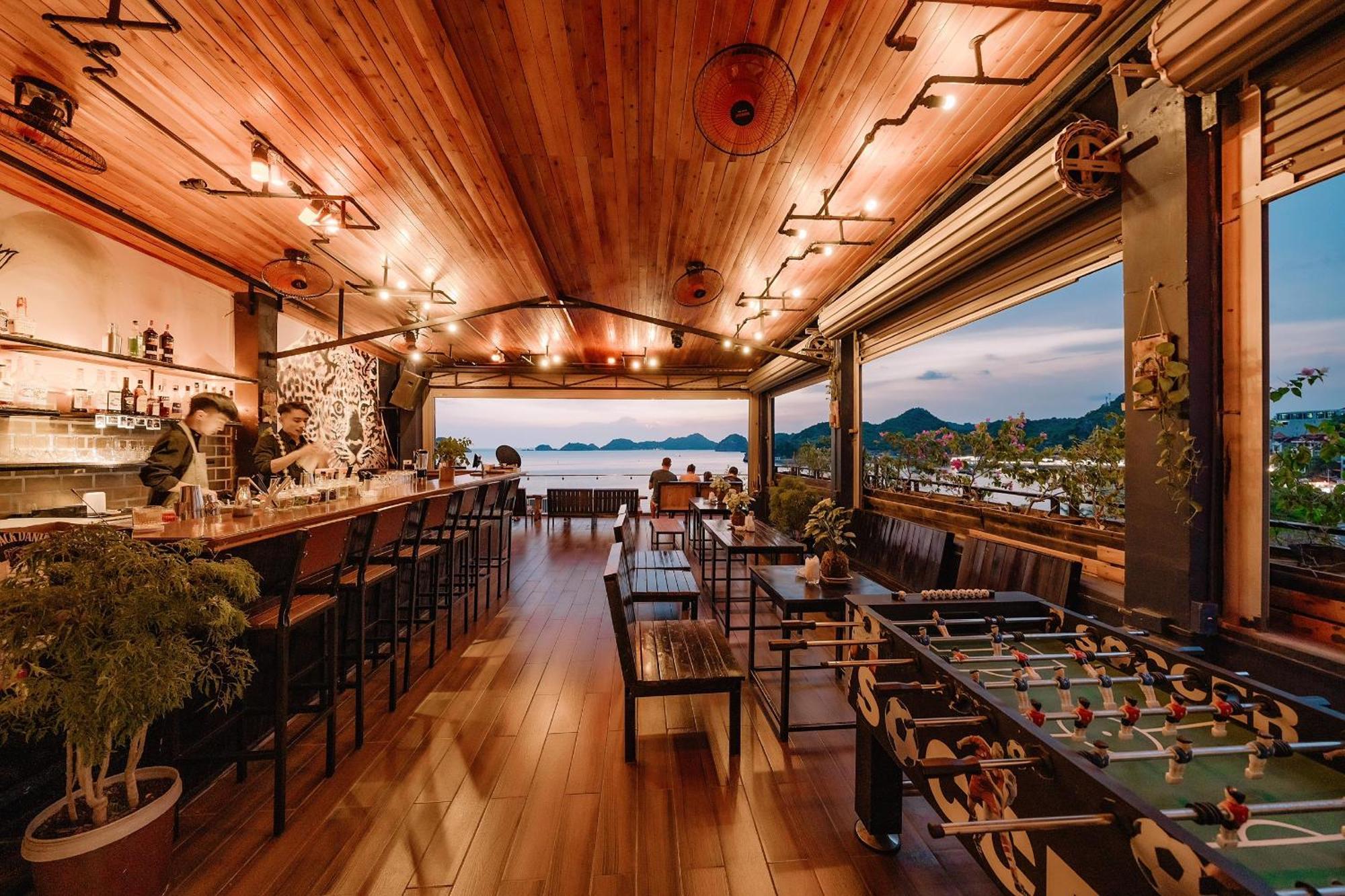 Catba Pod Hostel - Restaurant And Rooftop Bar Dong Khe Sau ภายนอก รูปภาพ