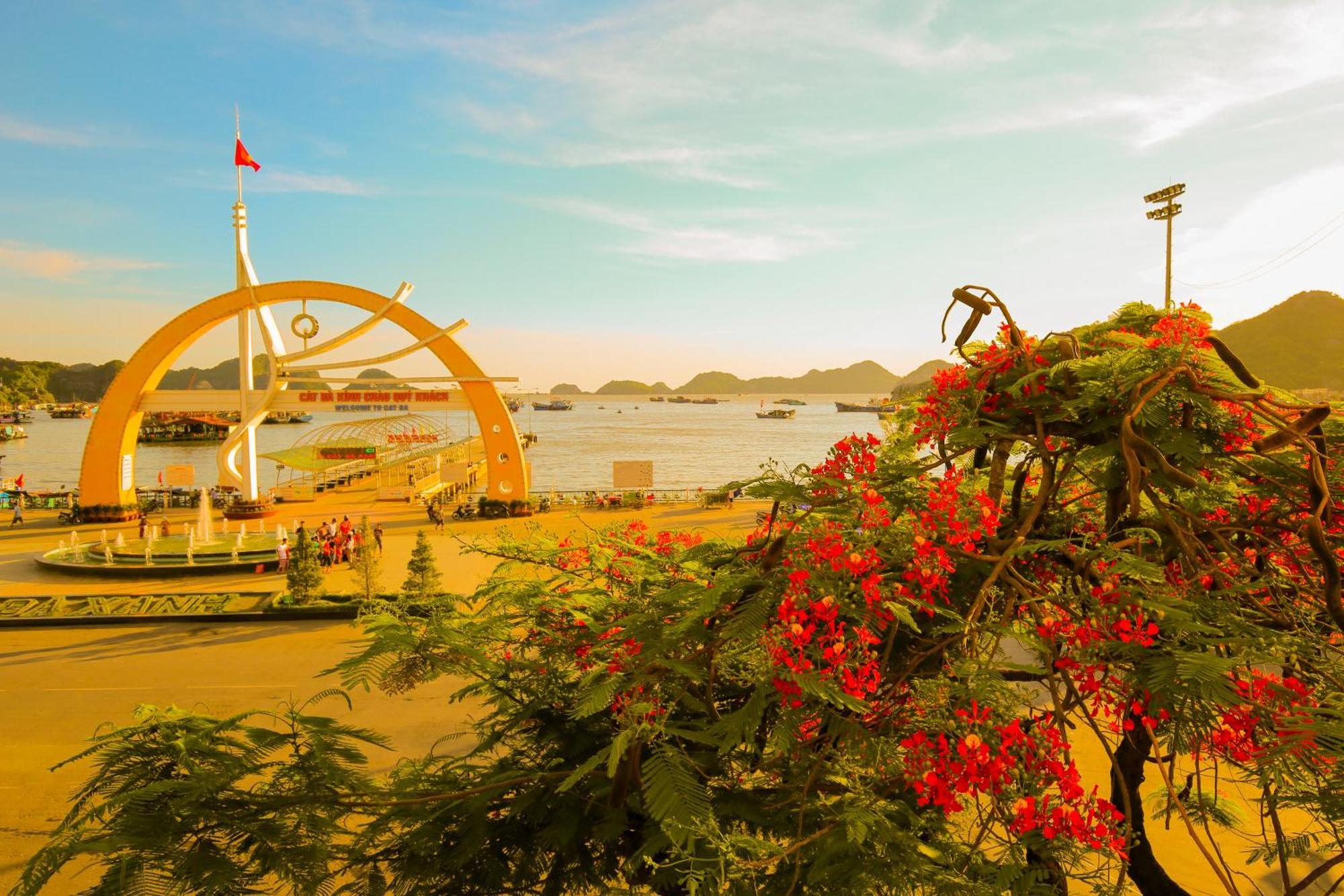 Catba Pod Hostel - Restaurant And Rooftop Bar Dong Khe Sau ภายนอก รูปภาพ