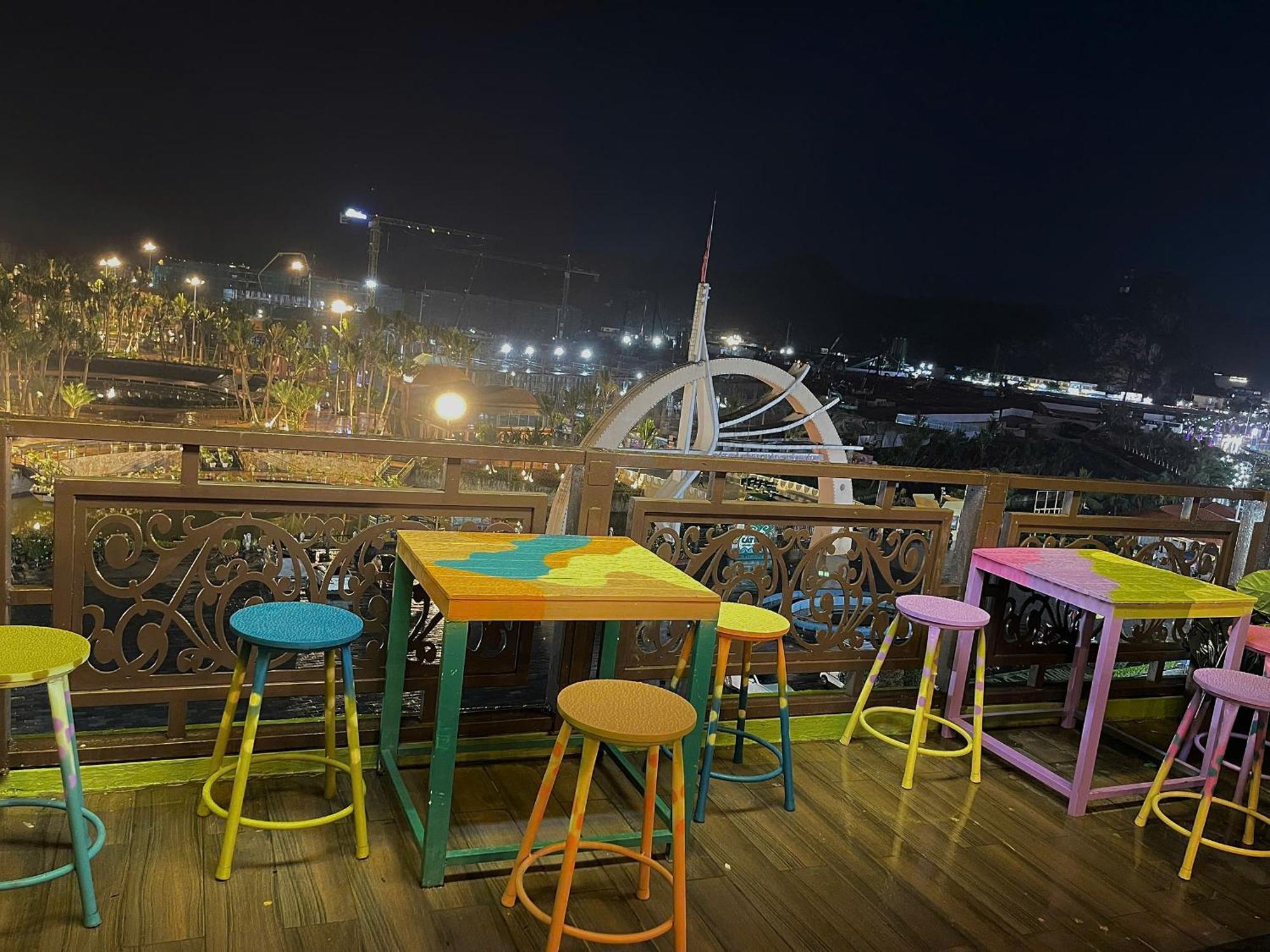 Catba Pod Hostel - Restaurant And Rooftop Bar Dong Khe Sau ภายนอก รูปภาพ